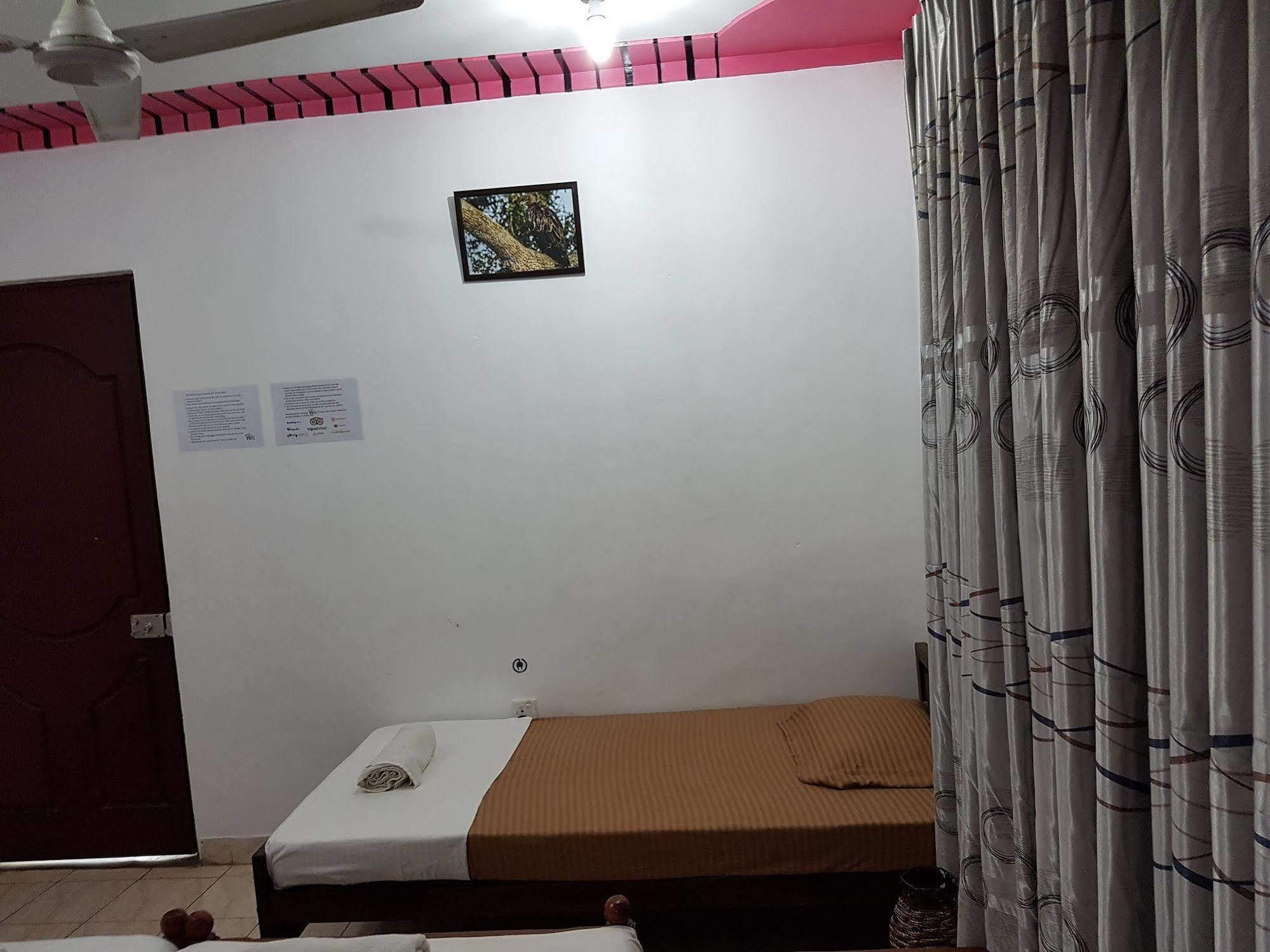 Hostel 107 康提 外观 照片